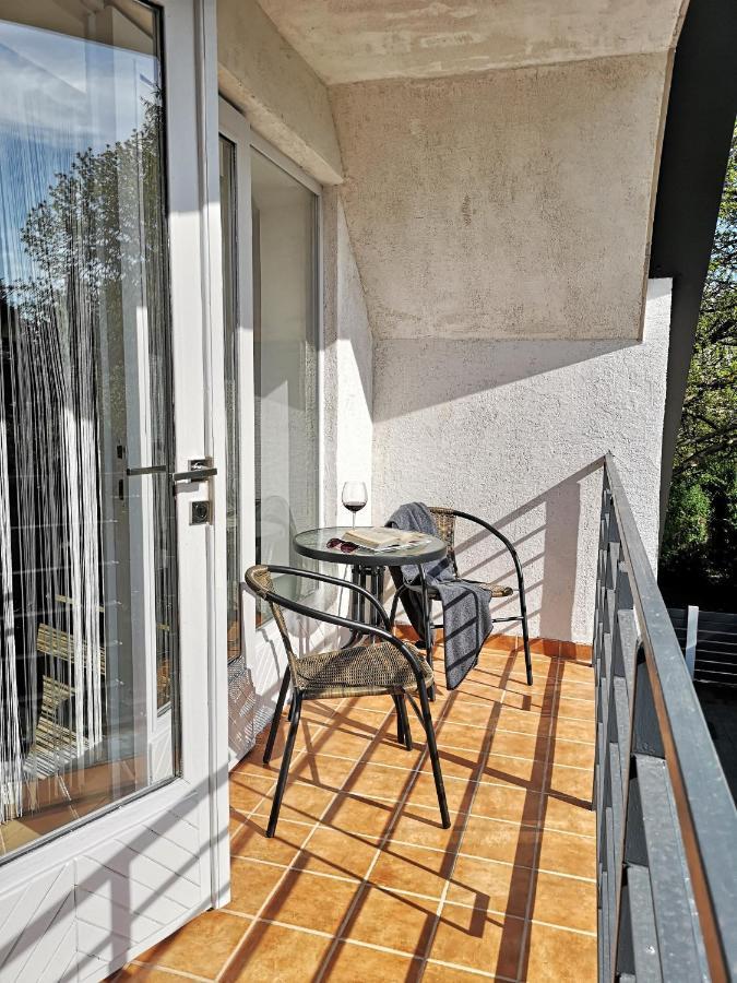 Otium Wellness Apartmanház Balatonakarattya Esterno foto