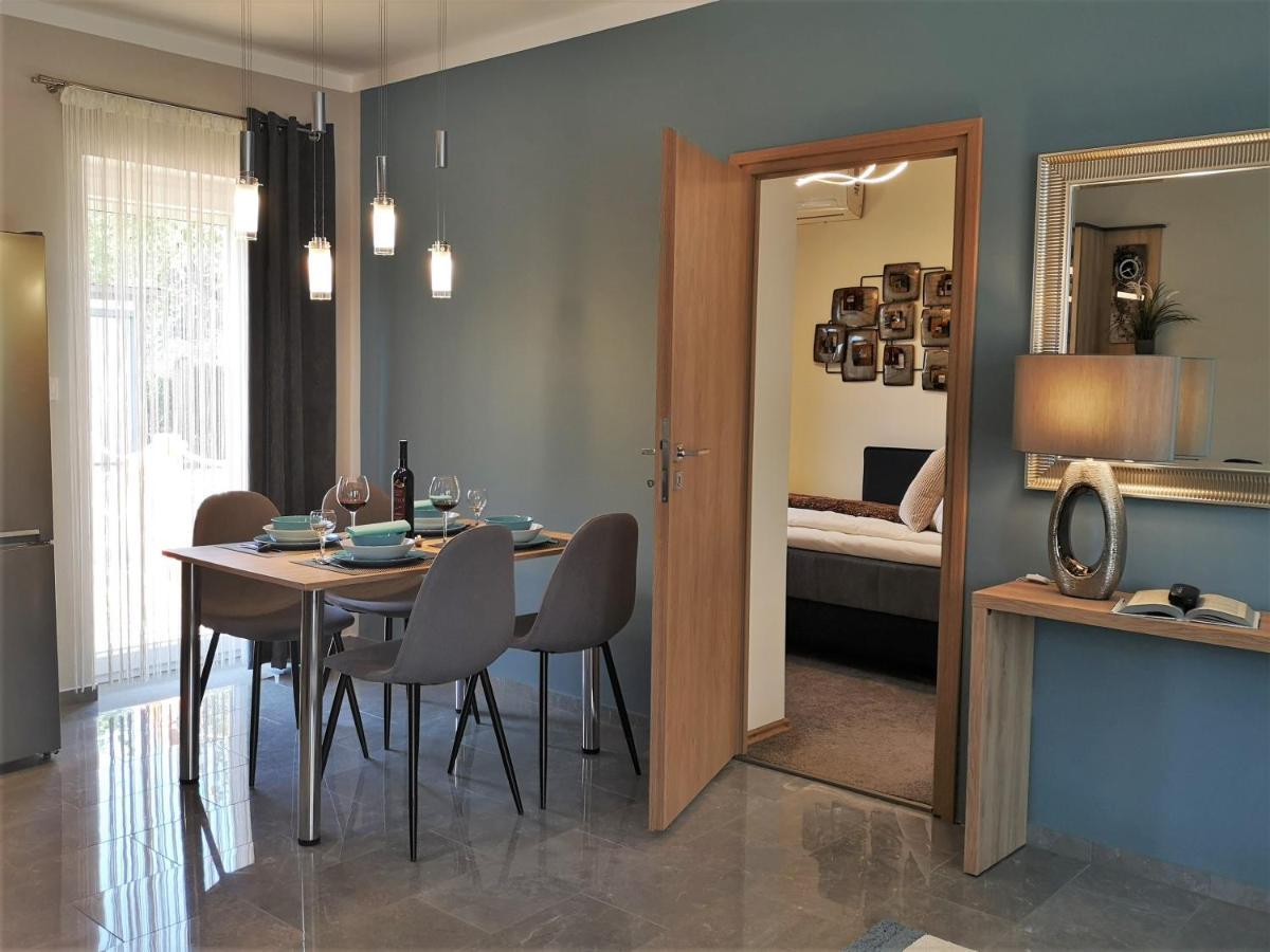 Otium Wellness Apartmanház Balatonakarattya Esterno foto