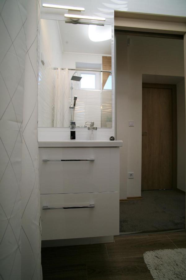 Otium Wellness Apartmanház Balatonakarattya Esterno foto