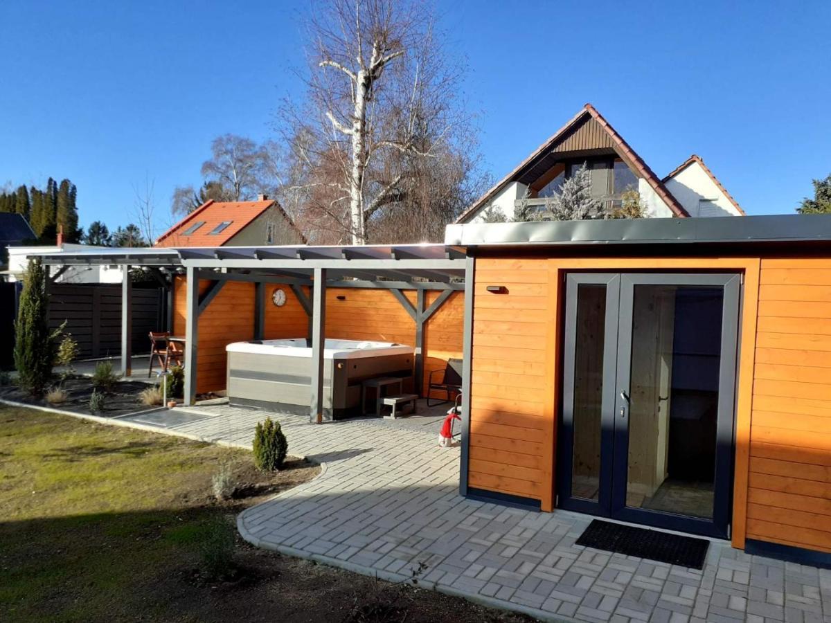 Otium Wellness Apartmanház Balatonakarattya Esterno foto